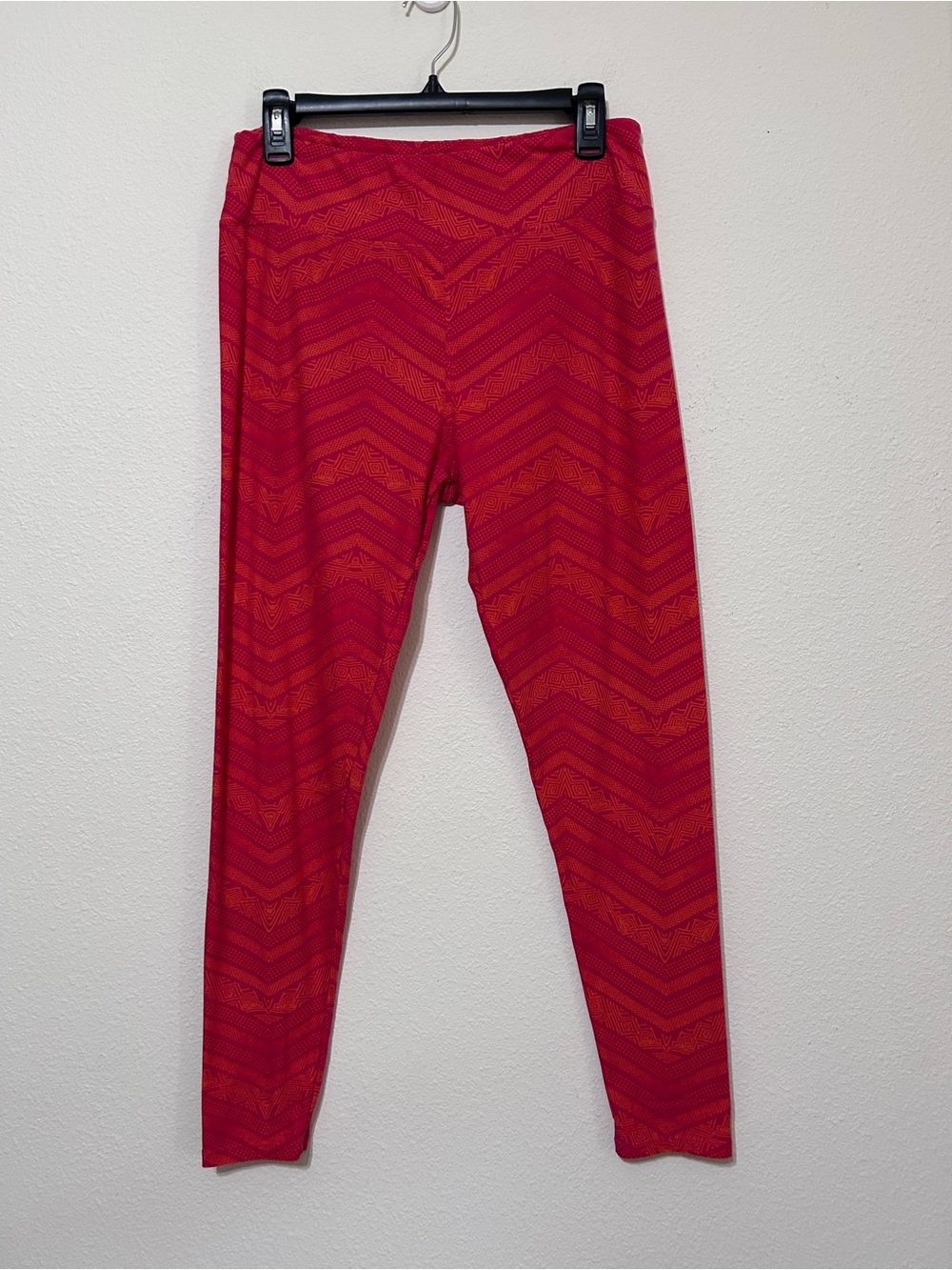 LuLaRoe Tall & Curvy TC Pink Orange Geometric Chevron Printed Leggings